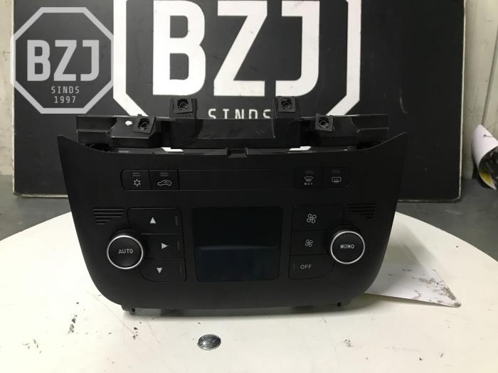 Używane Panel climatronic Fiat Punto Evo (199) 1.3 JTD Multijet 85 16V Cena na żądanie oferowane przez BZJ b.v.