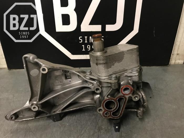 Gebrauchte Ölfiltergehäuse Audi A5 Cabrio (8F7) 2.0 TFSI 16V Preis auf Anfrage angeboten von BZJ b.v.