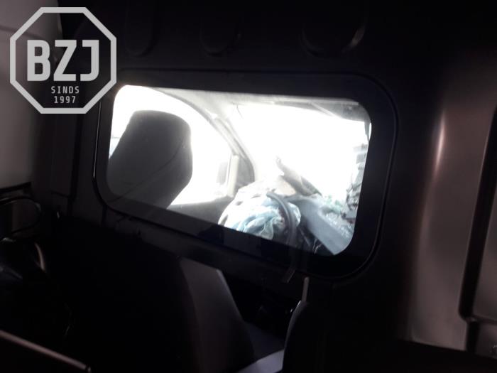 Usados Tabique de ventanilla Renault Express 1.5 dCi 95 Precio de solicitud ofrecido por BZJ b.v.