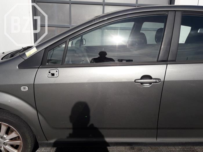 Door 4-door, front left from a Toyota Corolla Verso (R10/11) 1.6 16V VVT-i 2007