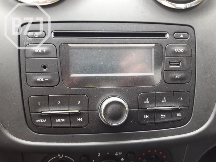 Radio/Lecteur CD d'un Dacia Sandero II 1.2 16V 2016