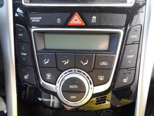 Usagé Panneau climatronic Hyundai i30 (GDHB5) 1.6 CRDi 16V VGT Prix sur demande proposé par BZJ b.v.