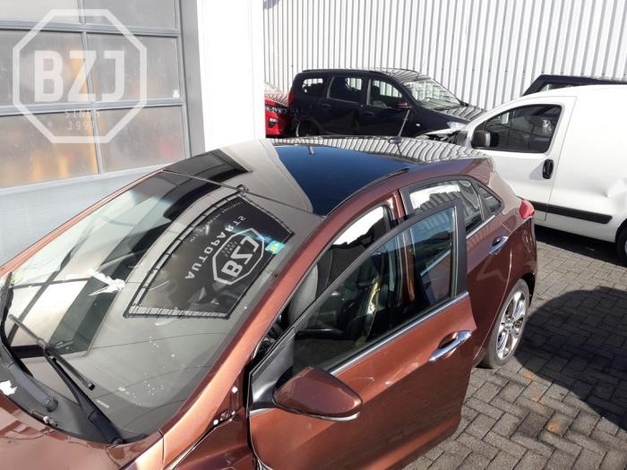 Używane Dach Hyundai i30 (GDHB5) 1.6 CRDi 16V VGT Cena na żądanie oferowane przez BZJ b.v.