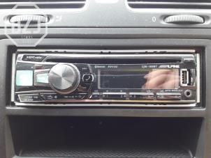 Used Radio CD player Volkswagen Golf VI (5K1) 1.4 TSI 122 16V Price on request offered by BZJ b.v.