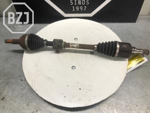 Used Front drive shaft, left Renault Clio IV (5R) 1.5 Energy dCi 90 FAP Price on request offered by BZJ b.v.