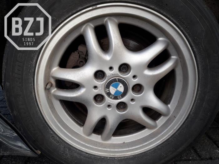 Set of sports wheels from a BMW 3 serie (E46/4) 320i 24V 1999
