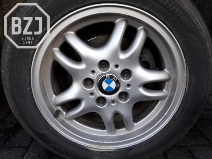 Set of sports wheels from a BMW 3 serie (E46/4) 320i 24V 1999