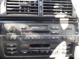 Gebrauchte Radio/Cassette BMW 3 serie (E46/4) 320i 24V Preis € 35,00 Margenregelung angeboten von BZJ b.v.