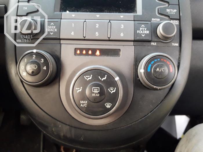 Używane Panel climatronic Kia Soul I (AM) 1.6 CRDi 16V Cena na żądanie oferowane przez BZJ b.v.