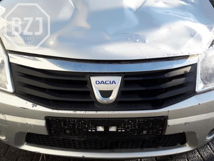 Rejilla de un Dacia Sandero I (BS) 1.2 16V 2011