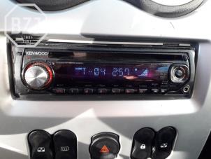 Used Radio CD player Dacia Sandero I (BS) 1.2 16V Price on request offered by BZJ b.v.