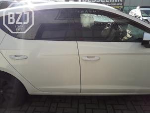 Used Style, middle right Seat Leon (5FB) 1.2 TSI Ecomotive 16V Price on request offered by BZJ b.v.