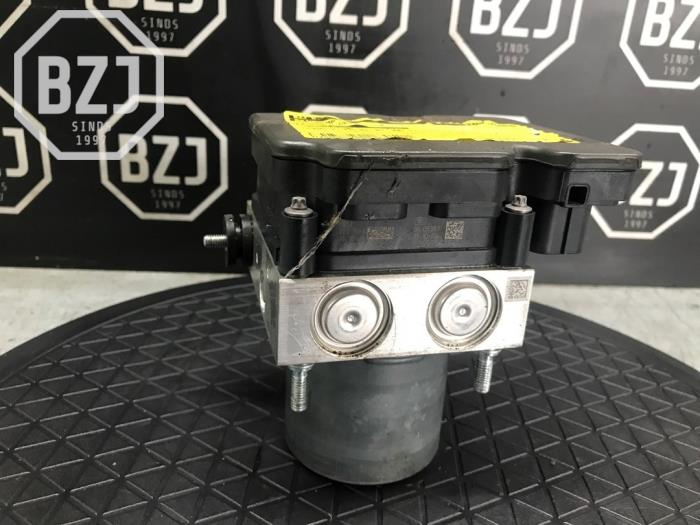 Używane Pompa ABS Renault Clio V (RJAB) 1.0 TCe 100 12V Cena na żądanie oferowane przez BZJ b.v.