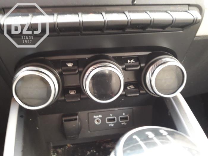 Begagnade Klimatpanel Renault Clio V (RJAB) 1.0 TCe 100 12V Pris på förfrågan erbjuds av BZJ b.v.