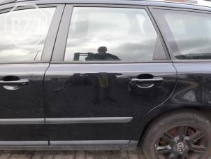Used Rear door 4-door, left Volvo V50 (MW) 2.4 20V Price on request offered by BZJ b.v.