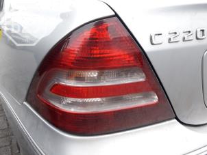 Używane Tylne swiatlo pozycyjne lewe Mercedes C (W203) 2.2 C-220 CDI 16V Cena na żądanie oferowane przez BZJ b.v.