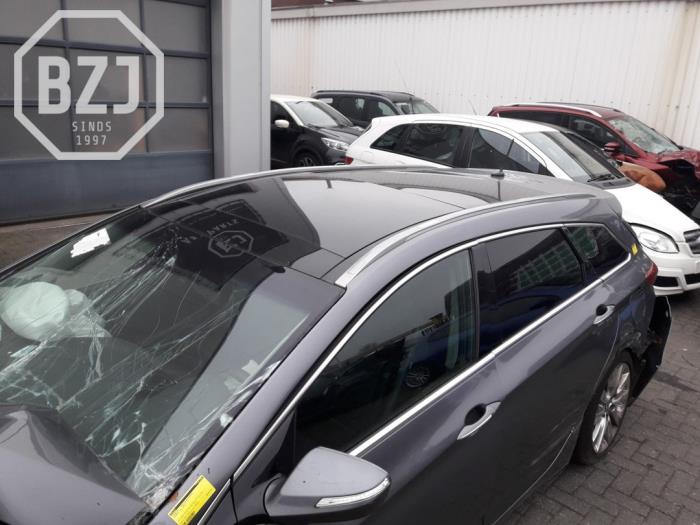 Używane Dach Hyundai i40 CW (VFC) 1.7 CRDi 16V Cena na żądanie oferowane przez BZJ b.v.