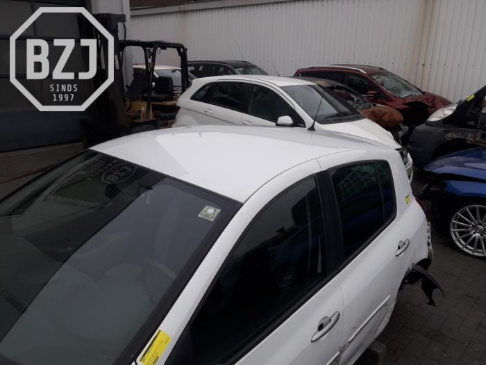 Używane Dach Renault Clio III (BR/CR) 1.5 dCi FAP Cena na żądanie oferowane przez BZJ b.v.