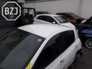 Used Roof Renault Clio III (BR/CR) 1.5 dCi FAP Price on request offered by BZJ b.v.