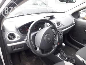 Used Dashboard Renault Clio III (BR/CR) 1.5 dCi FAP Price on request offered by BZJ b.v.