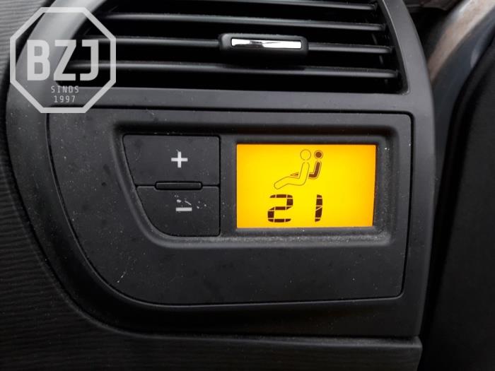 Używane Panel climatronic Citroen C4 Picasso (UD/UE/UF) 1.8 16V Cena na żądanie oferowane przez BZJ b.v.