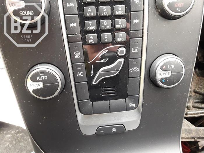Używane Panel climatronic Volvo V40 (MV) 1.6 D2 Cena na żądanie oferowane przez BZJ b.v.