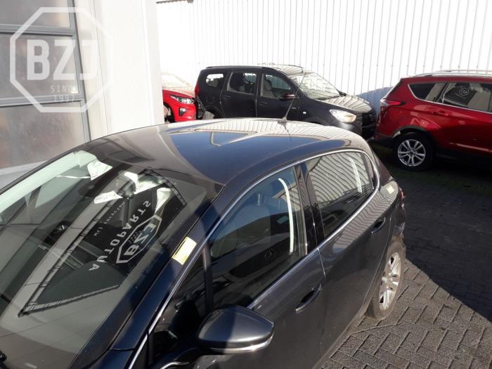 Używane Dach Peugeot 208 I (CA/CC/CK/CL) 1.2 Vti 12V PureTech 82 Cena na żądanie oferowane przez BZJ b.v.