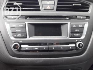 Używane Radioodtwarzacz CD Hyundai i20 (GBB) 1.2i 16V Cena na żądanie oferowane przez BZJ b.v.