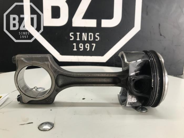 Piston BMW 1 serie (F20), 2011 / 2019 116i 1.6 16V, Berline avec hayon arrière, 4 portes, Essence, 1.598cc, 100kW (136pk), RWD, N13B16A, 2011-07 / 2015-02, 1A11; 1A12 (Occasion)
