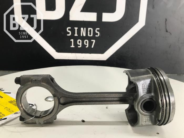 Usagé Piston Kia Ceed Prix sur demande proposé par BZJ b.v.