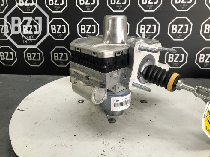 Usagé Bloc ABS Ford Focus 4 Wagon 1.0 EcoBoost 12V Hybrid 125 Prix sur demande proposé par BZJ b.v.