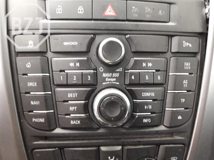 Navigation control panel from a Opel Astra J Sports Tourer (PD8/PE8/PF8) 1.6 CDTI 16V 2015