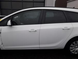 Used Central strip, left Opel Astra J Sports Tourer (PD8/PE8/PF8) 1.6 CDTI 16V Price on request offered by BZJ b.v.
