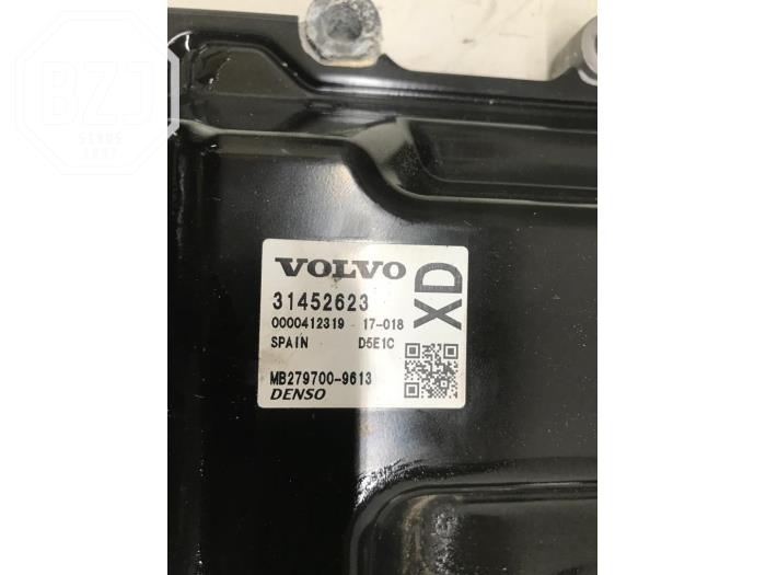 Steuergerät Motormanagement van een Volvo V40 (MV) 2.0 D2 16V 2017