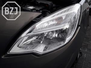 Gebrauchte Scheinwerfer links Opel Meriva 1.7 CDTI 16V Preis auf Anfrage angeboten von BZJ b.v.