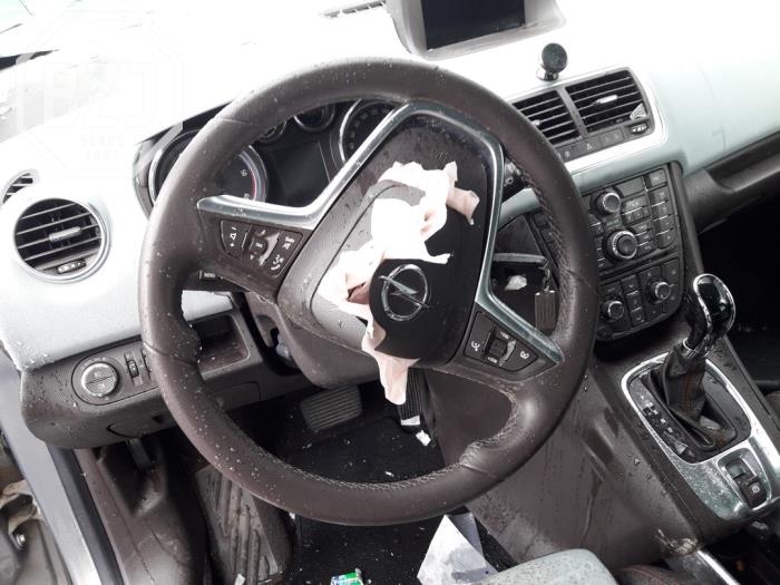 Steering wheel from a Opel Meriva 1.7 CDTI 16V 2013