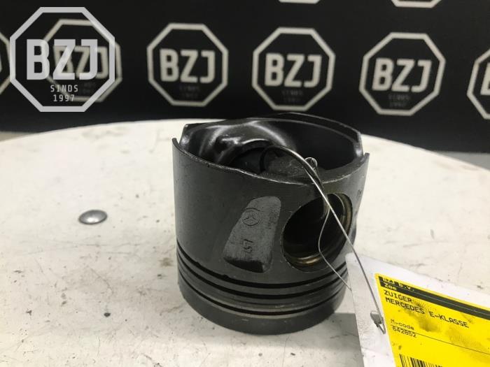 Usagé Piston Mercedes E-Klasse Prix sur demande proposé par BZJ b.v.