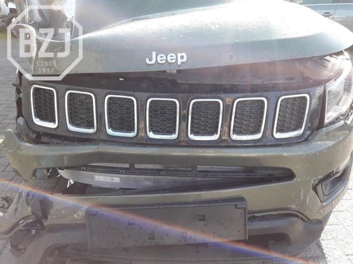 Usagé Calandre Jeep Compass II (MP) 1.4 Multi Air2 16V Prix sur demande proposé par BZJ b.v.