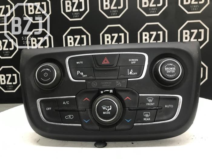 Używane Panel climatronic Jeep Compass II (MP) 1.4 Multi Air2 16V Cena na żądanie oferowane przez BZJ b.v.
