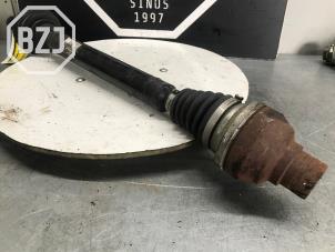 Used Front drive shaft, right Volkswagen Jetta IV (162/16A) 1.4 TSI Hybrid 16V Price on request offered by BZJ b.v.
