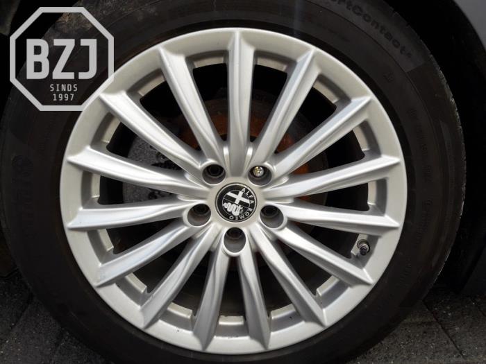 Używane Obrecz Alfa Romeo Giulia (952) 2.2d 160 16V Cena na żądanie oferowane przez BZJ b.v.