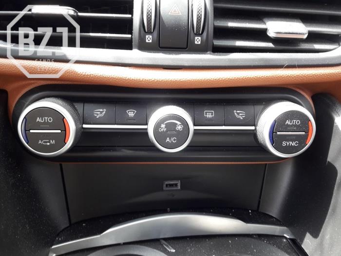 Begagnade Klimatpanel Alfa Romeo Giulia (952) 2.2d 160 16V Pris på förfrågan erbjuds av BZJ b.v.