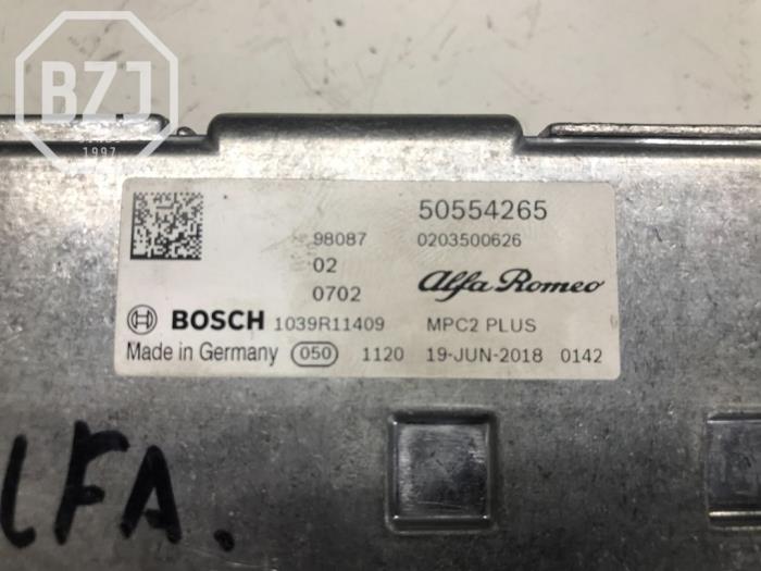 Kamera Vorderseite van een Alfa Romeo Giulia (952) 2.2d 160 16V 2019