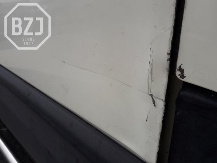 Sliding door, right from a Iveco New Daily V 29L13V, 35C13V, 35S13V, 40C13V, 40S13V 2014
