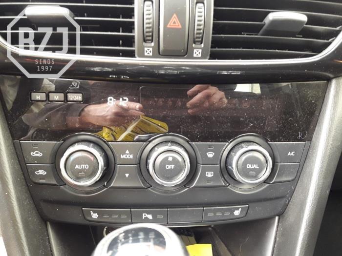 Climatronic panel from a Mazda 6 SportBreak (GJ/GH/GL) 2.0 SkyActiv-G 165 16V 2015