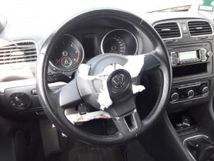 Używane Kierownica Volkswagen Golf VI Cabrio (1K) 1.6 TDI 16V BlueMotion Cena na żądanie oferowane przez BZJ b.v.