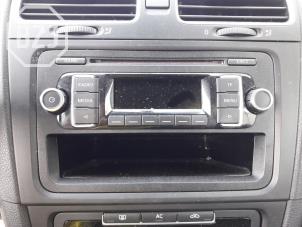 Used Radio CD player Volkswagen Golf VI Cabrio (1K) 1.6 TDI 16V BlueMotion Price on request offered by BZJ b.v.