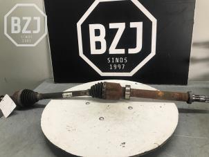Used Front drive shaft, right Renault Clio IV (5R) 1.5 dCi 75 FAP Price on request offered by BZJ b.v.