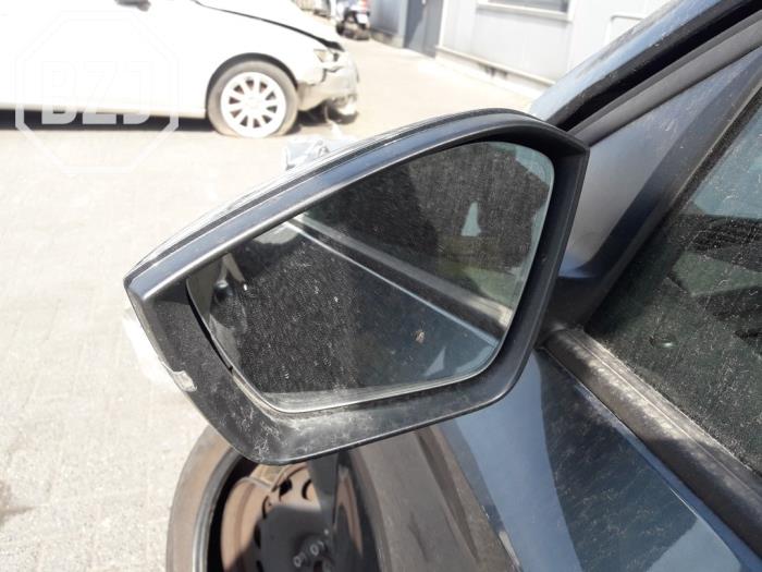 Rétroviseur gauche d'un Skoda Kamiq 1.5 TSI 16V 2020