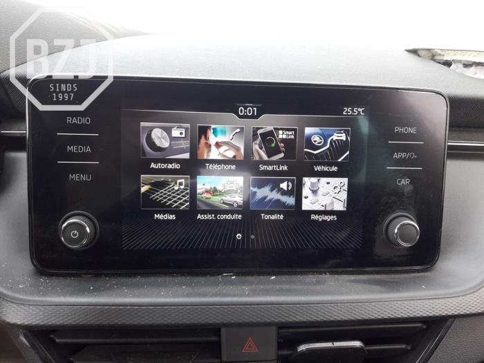 Display unité de contrôle multi media d'un Skoda Kamiq 1.5 TSI 16V 2020